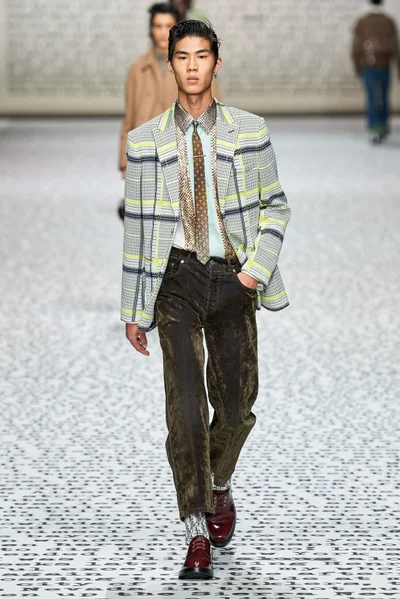 Look 8